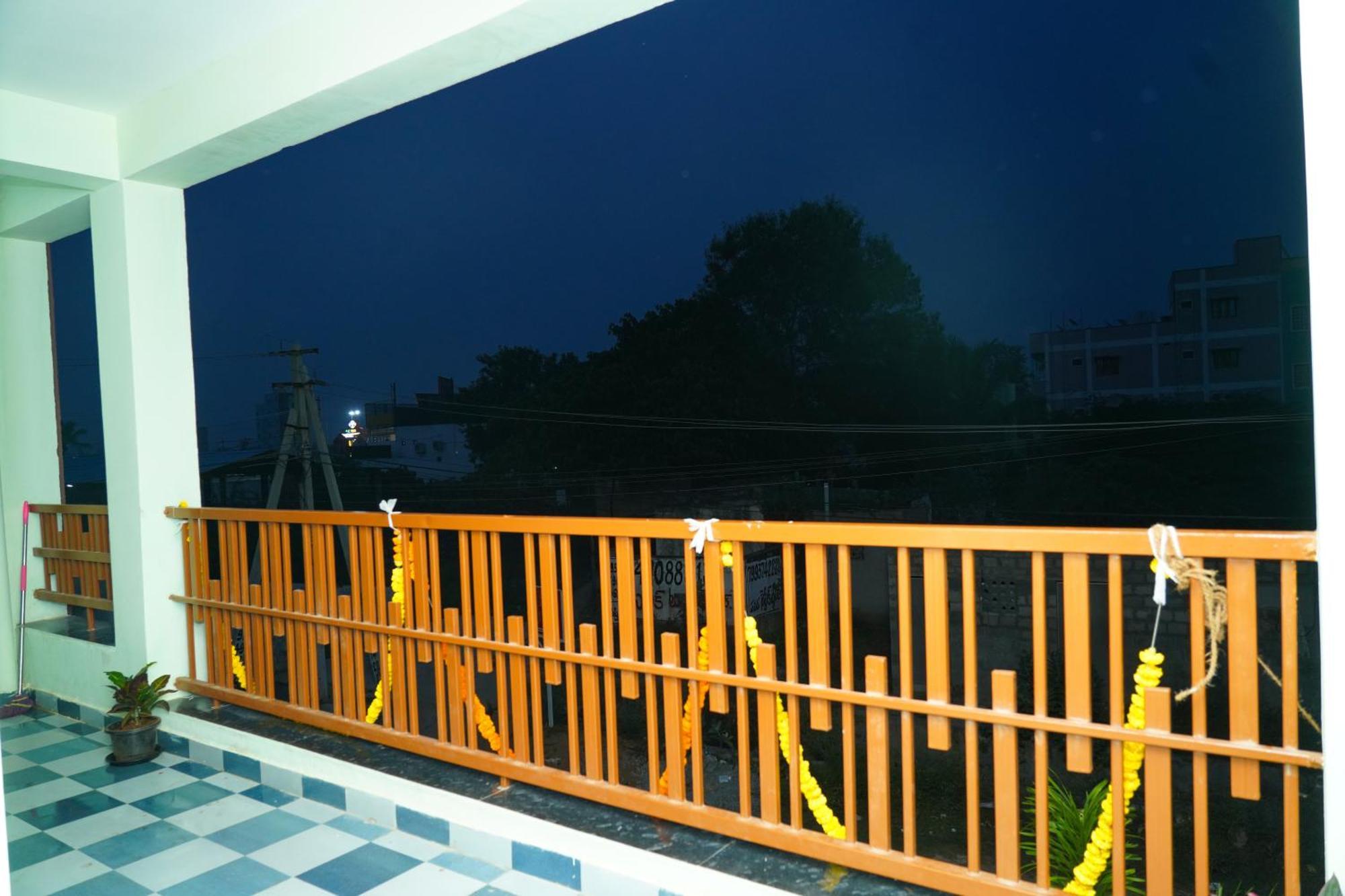 Mithra'S Homestay Near Padmavathi Ammavari Temple Tirupati Exterior foto